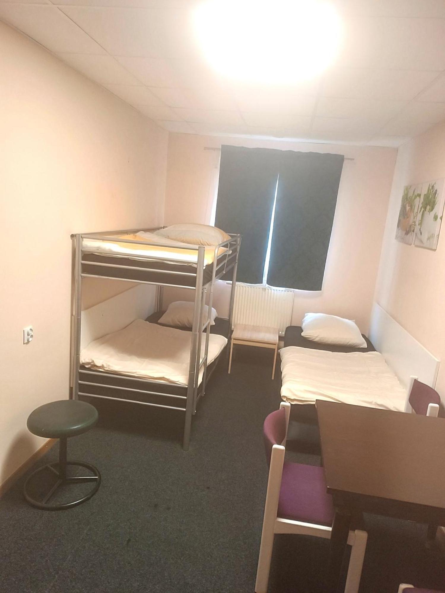 Hostel Krosnienska 12 Зелёна-Гура Экстерьер фото
