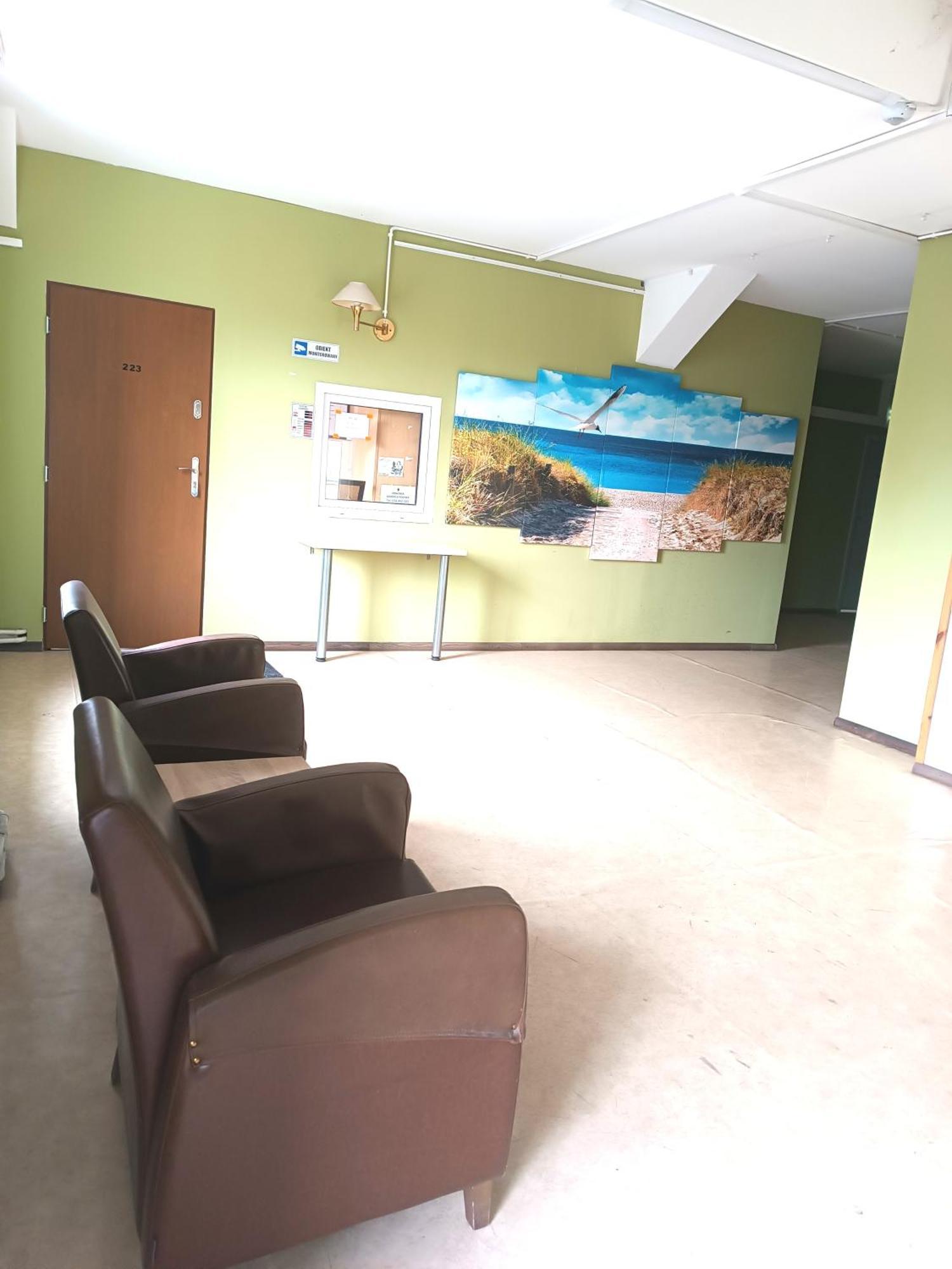 Hostel Krosnienska 12 Зелёна-Гура Экстерьер фото