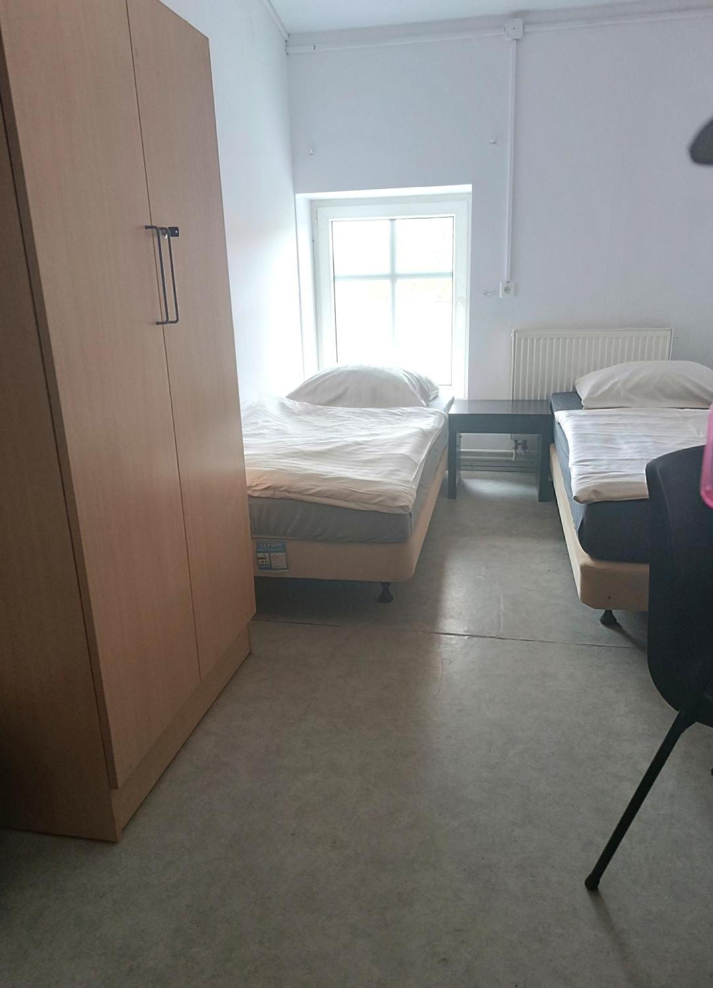 Hostel Krosnienska 12 Зелёна-Гура Экстерьер фото