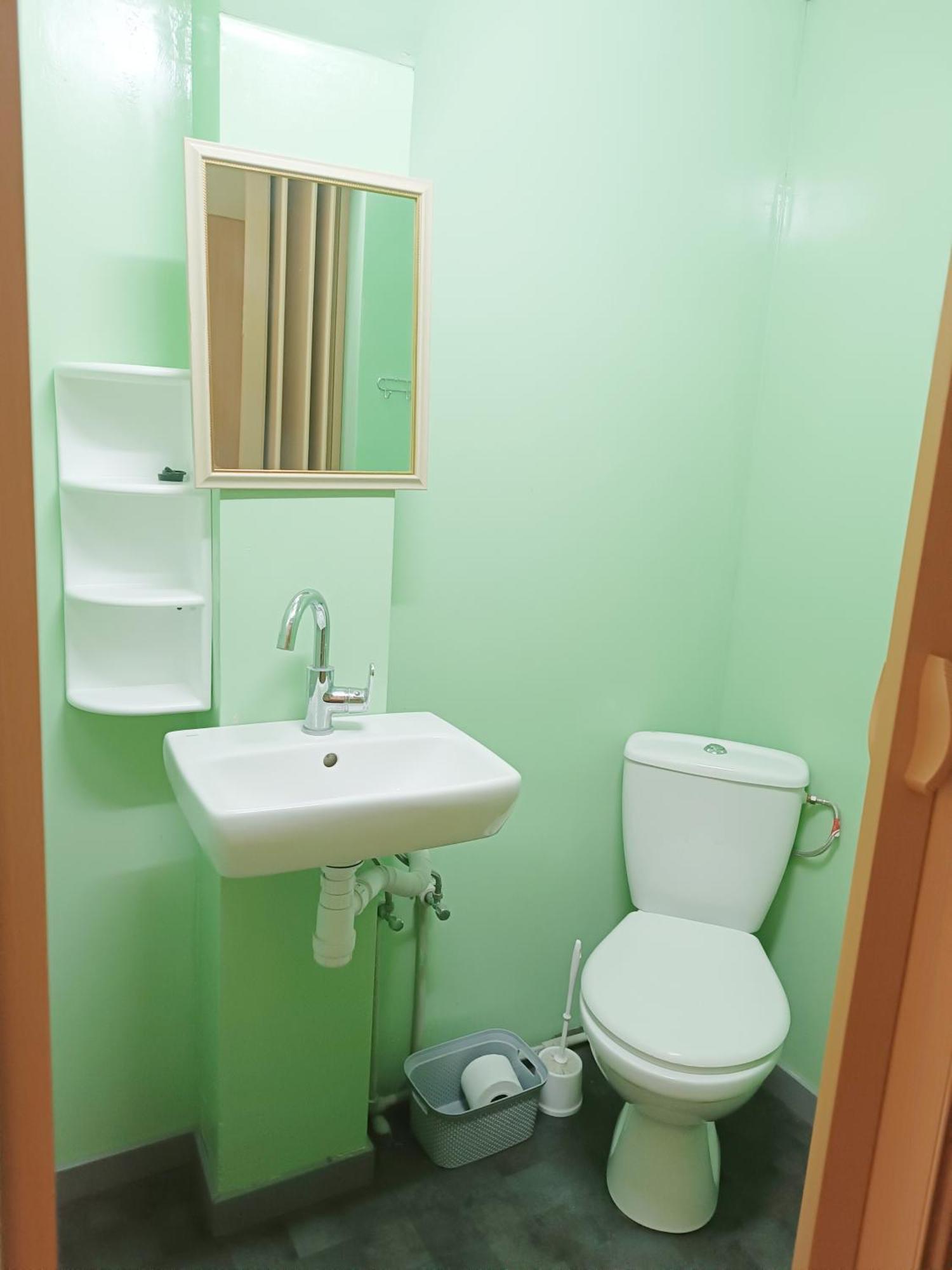 Hostel Krosnienska 12 Зелёна-Гура Экстерьер фото