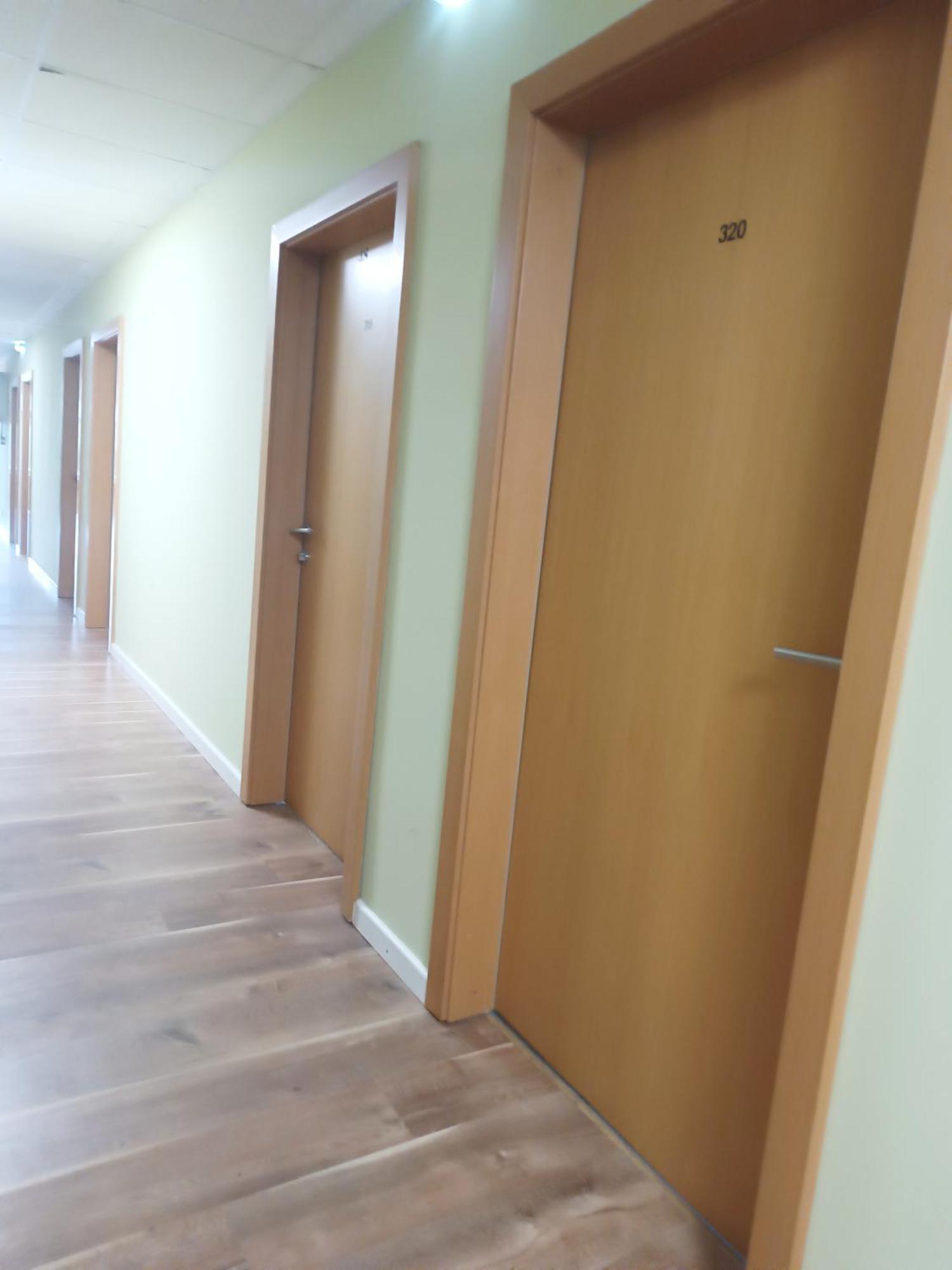 Hostel Krosnienska 12 Зелёна-Гура Экстерьер фото