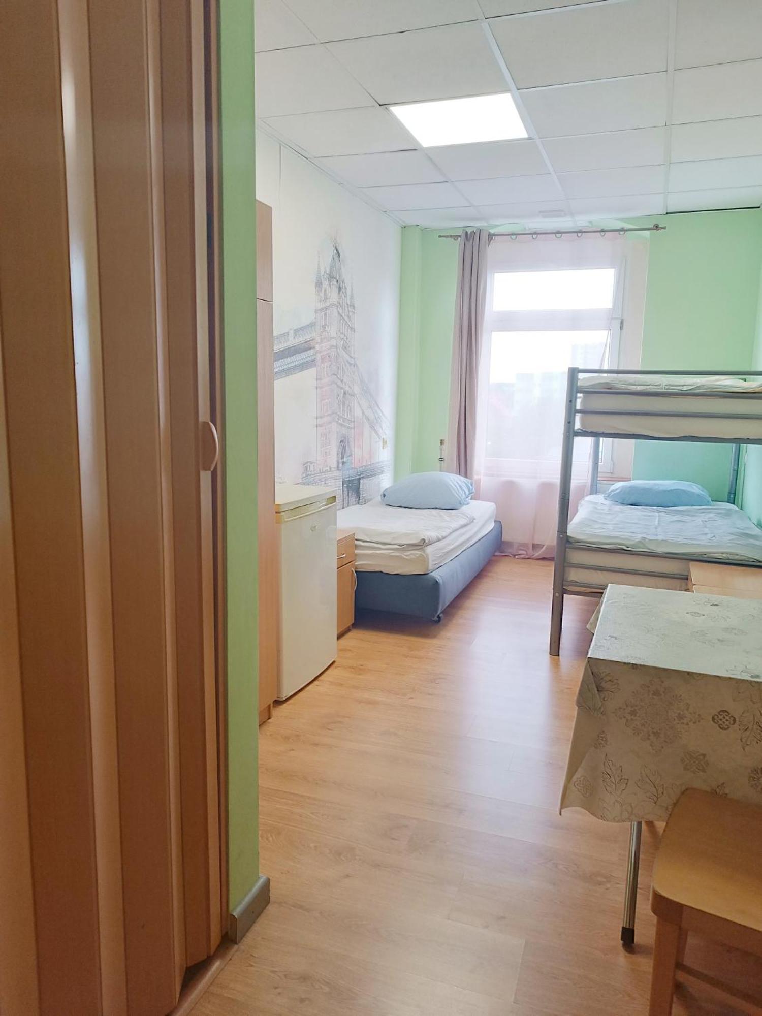Hostel Krosnienska 12 Зелёна-Гура Экстерьер фото