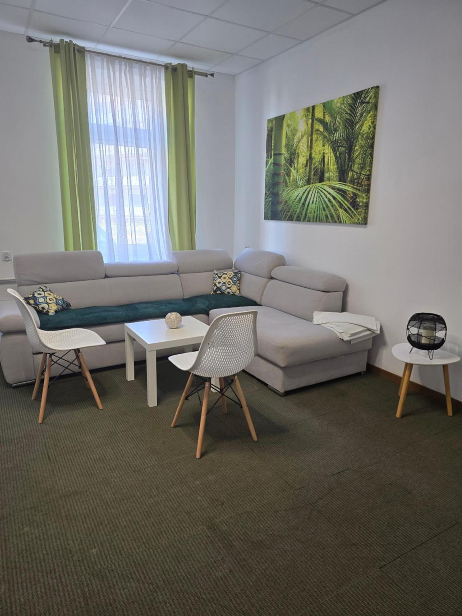 Hostel Krosnienska 12 Зелёна-Гура Экстерьер фото