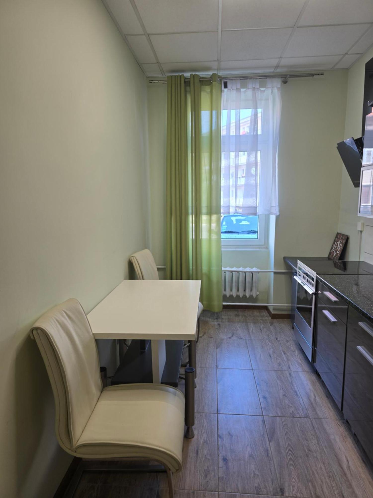 Hostel Krosnienska 12 Зелёна-Гура Экстерьер фото