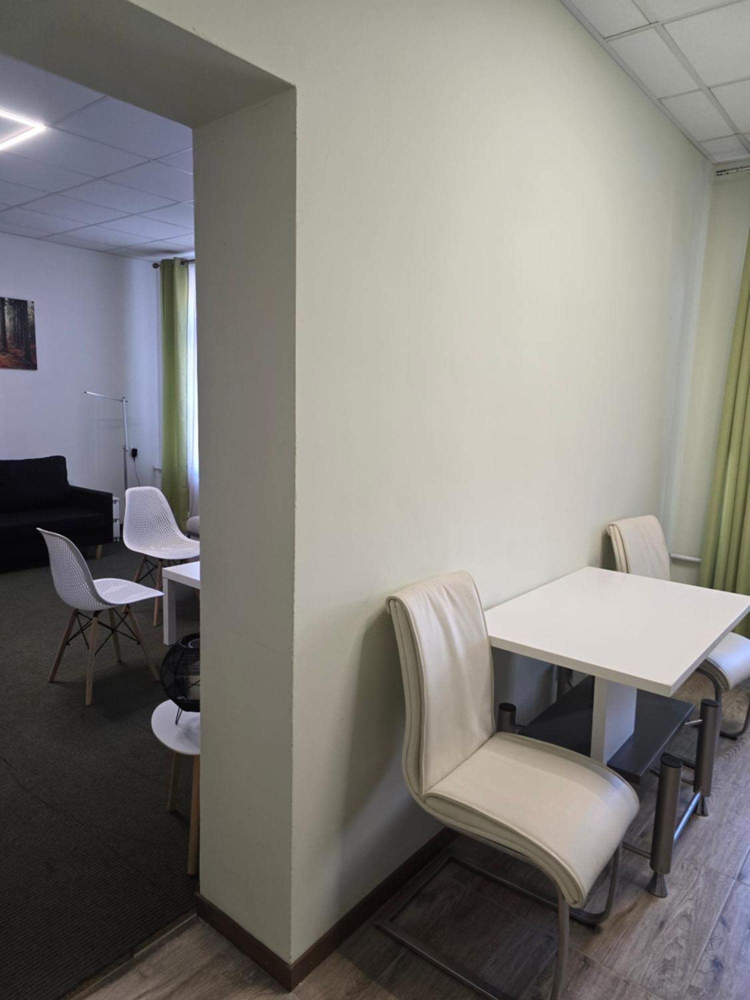 Hostel Krosnienska 12 Зелёна-Гура Экстерьер фото